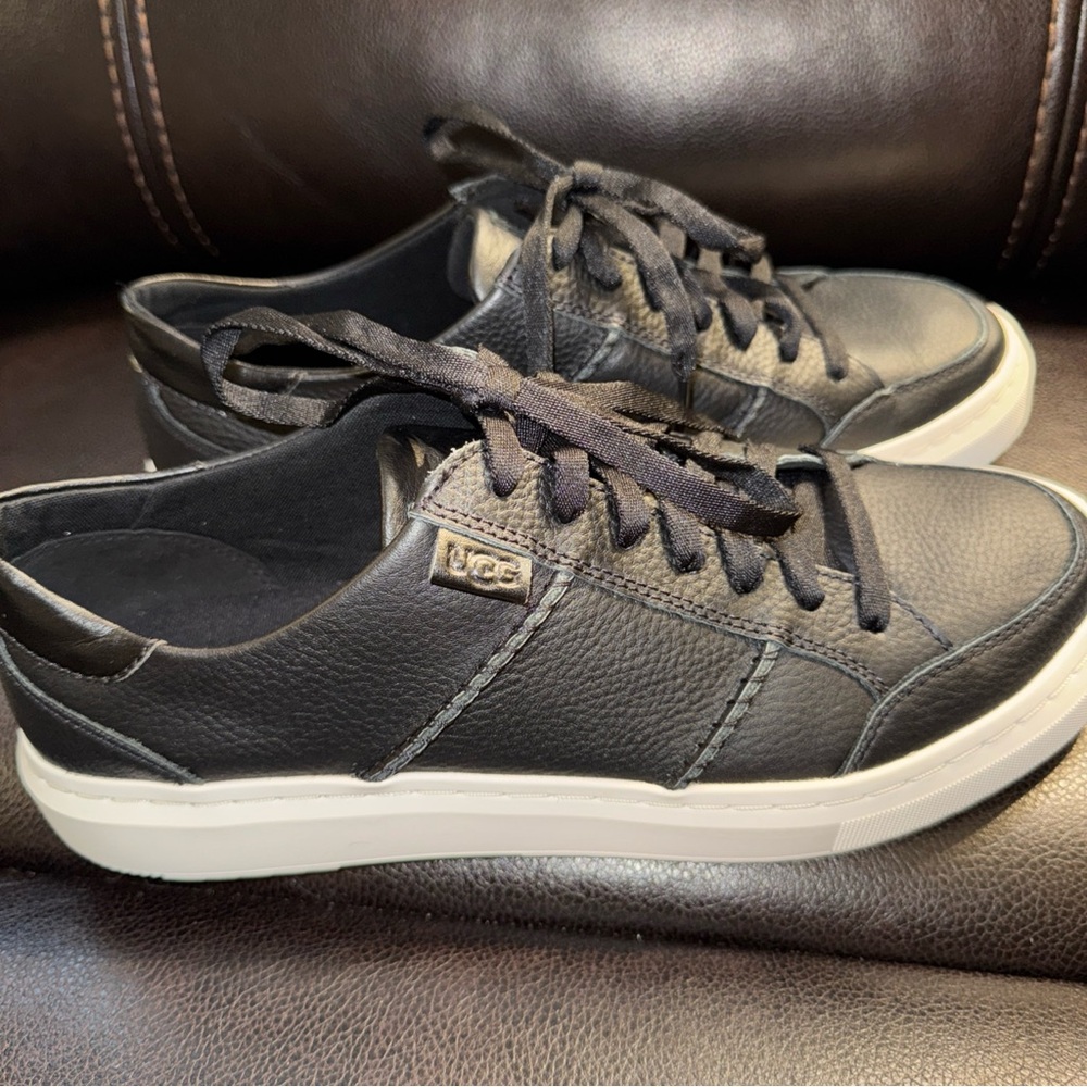 UGG Women's Alameda Lace Sneakers Black Size 9.5 Used In Perfect Shape - Picture 4 of 7